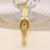 Reloj vintage con diseño de piña en oro aluvial